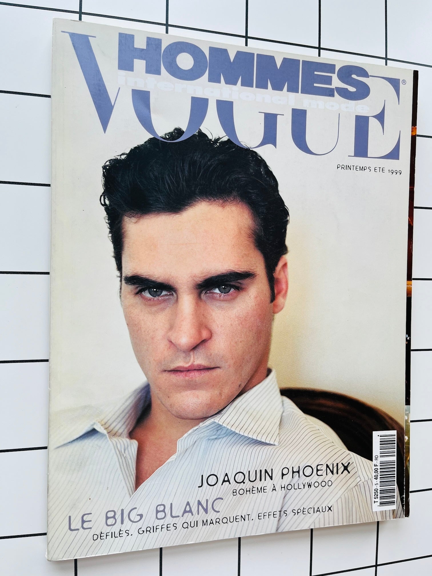 Vogue Hommes Magazine - JOAQUIN PHOENIX Purple 1999