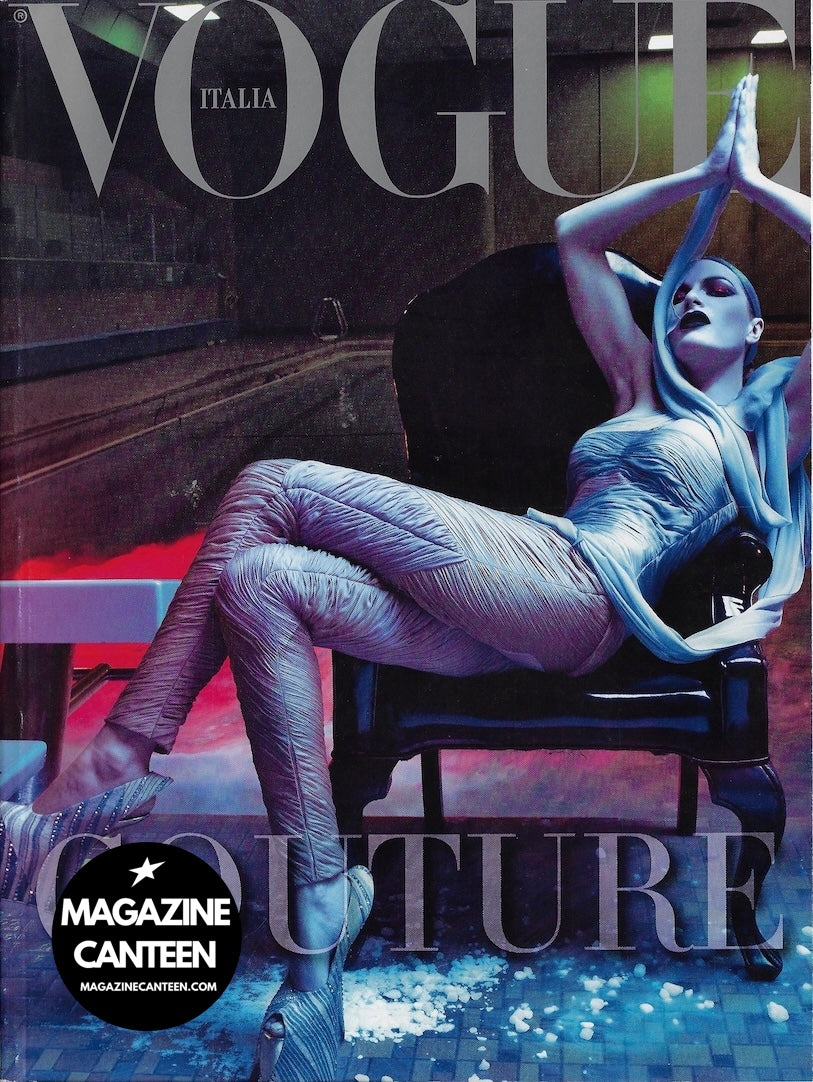 Vogue Italia Magazine 2010 - RIE RASMUSSEN Jon Kortajarena